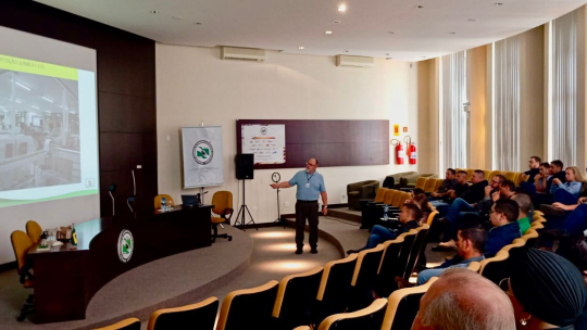 Treinamento sobre Procedimentos de Coleta de amostras e Laboratório Centralizado de Análise de Leite – PARLEITE, realizado na sede da APCBRH